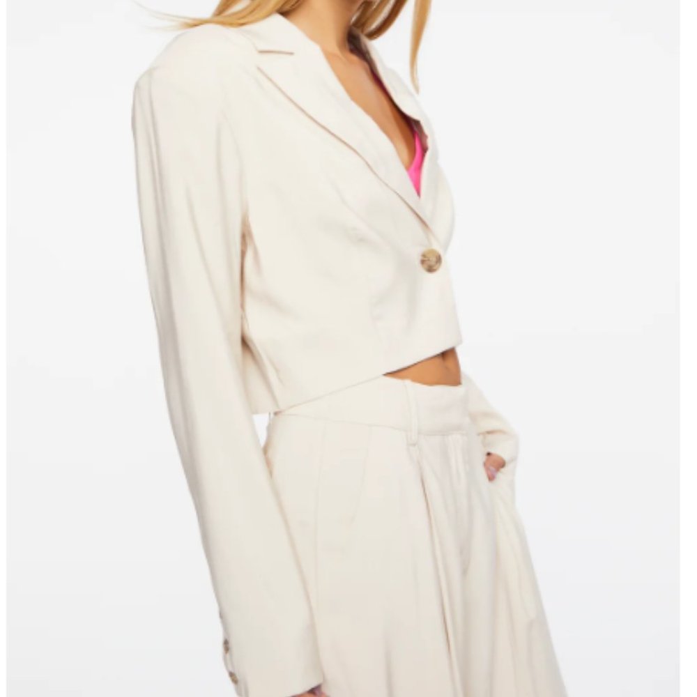 Forever 21 Cropped Blazer Size Small Cream NWT